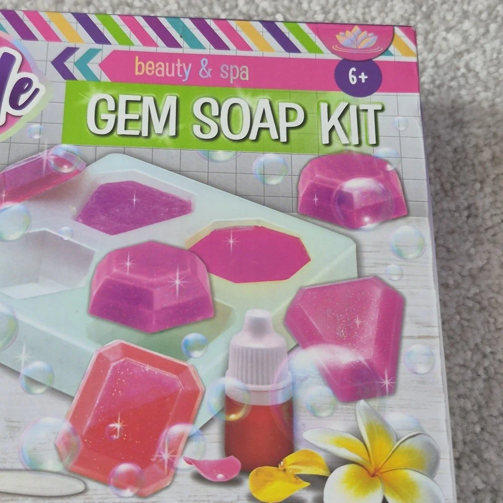 BMe Gem Soap Kit Age 6+ Beauty & Spa Make Your Own Soap Crafting For Kids New